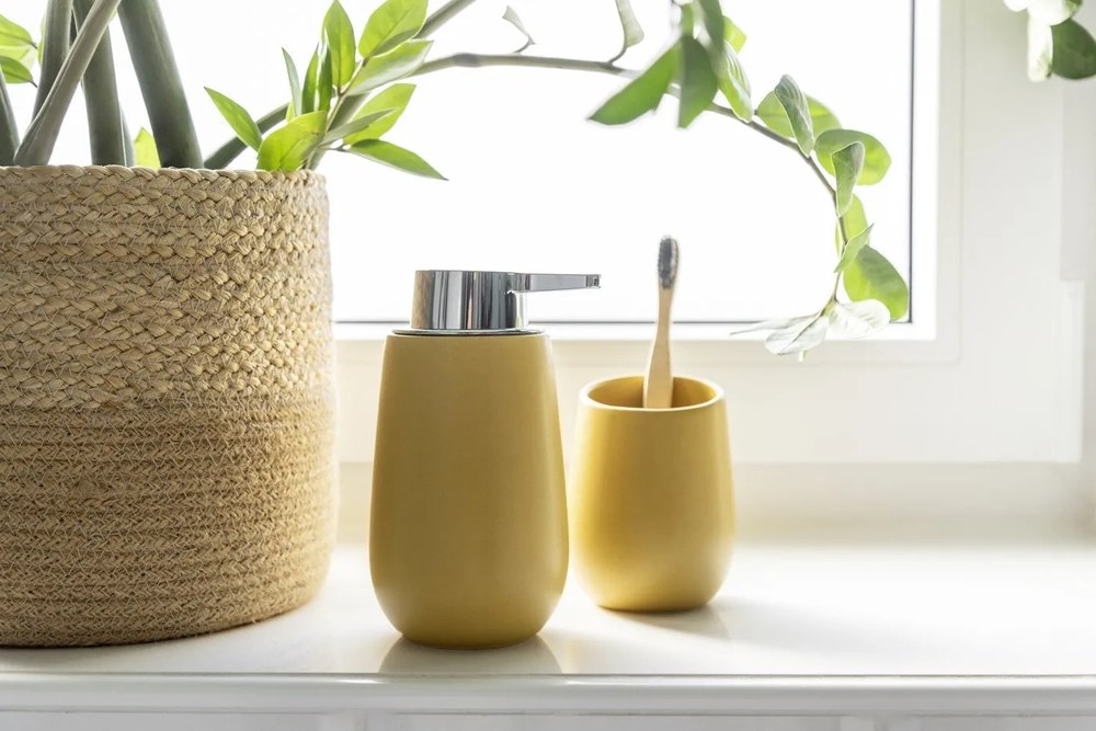 Żółty ceramiczny kubek na szczoteczki do zębów Badi – Wenko