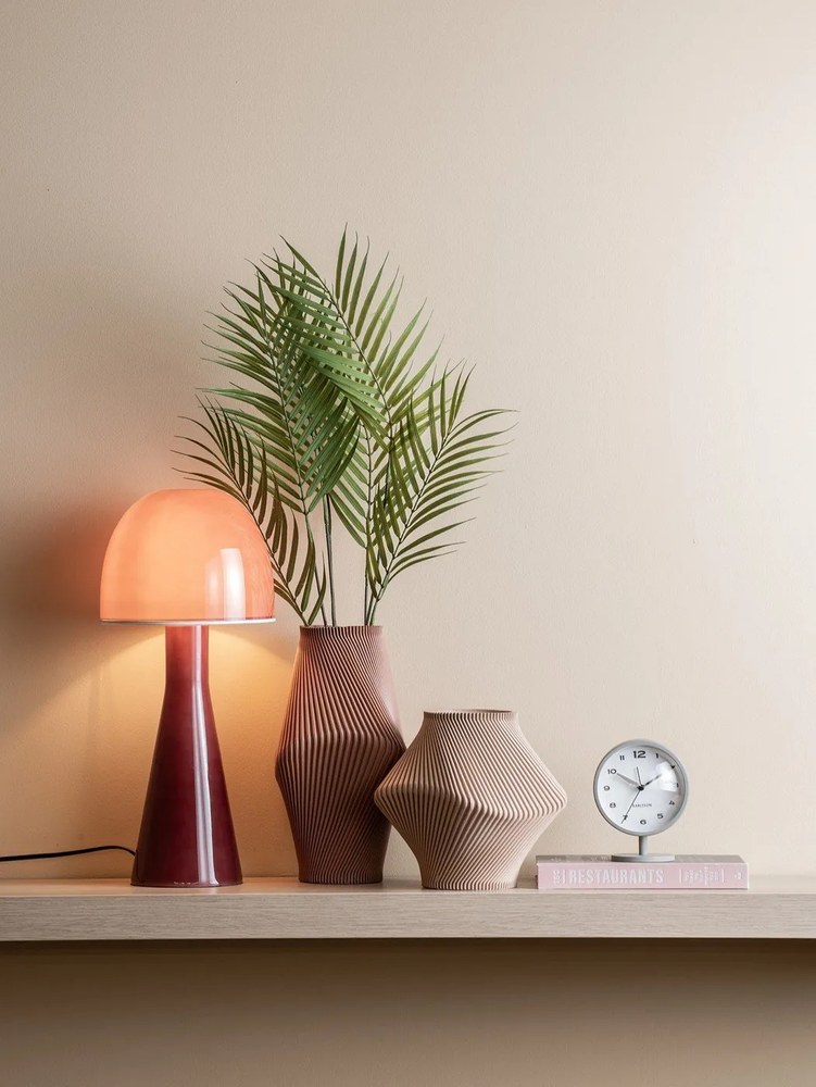 Czerwona lampa stołowa ze szklanym kloszem (wysokość 45 cm) Bombin – Leitmotiv