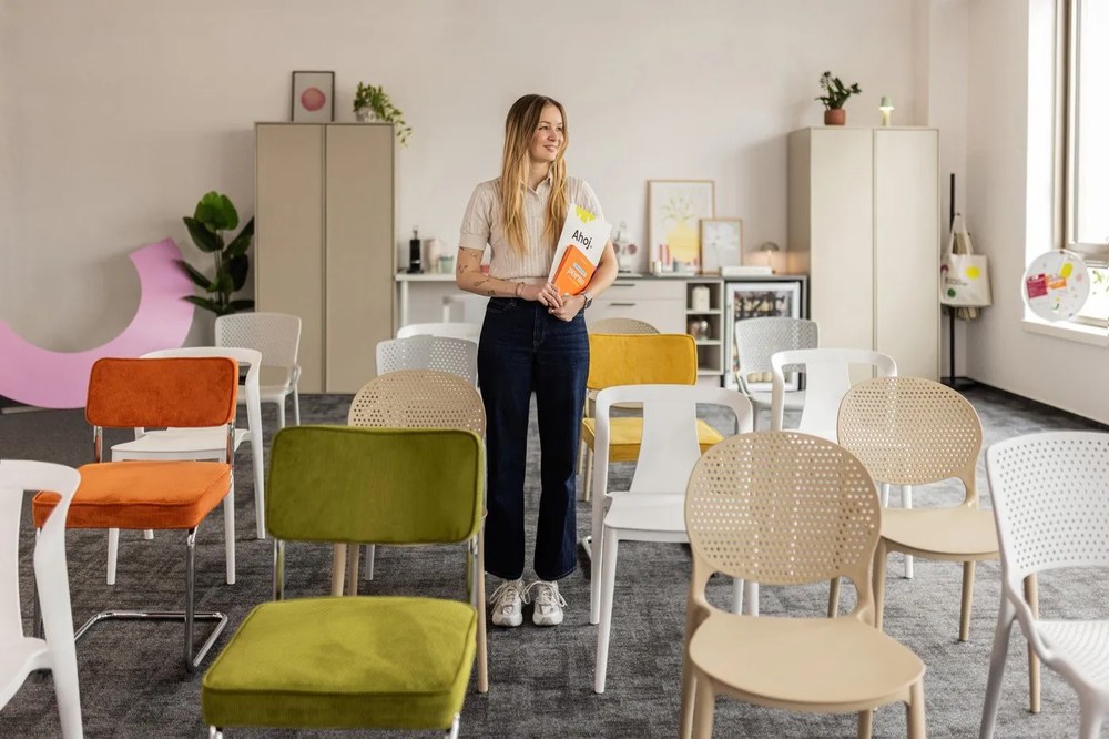 Żółte sztruksowe krzesło Rupert – Unique Furniture