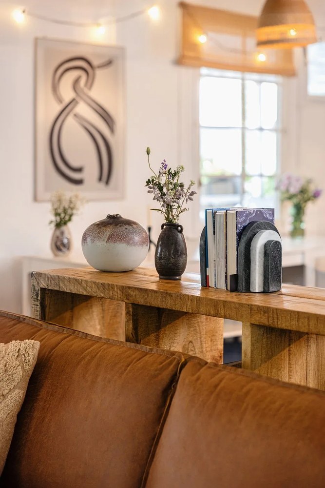 Brązowy kamionkowy ręcznie wykonany wazon Reina – Bloomingville