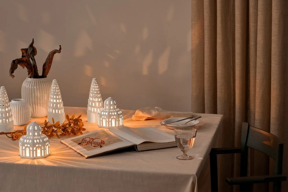 Biały kamionkowy wazon Kähler Design Hammershoi, wys. 20 cm