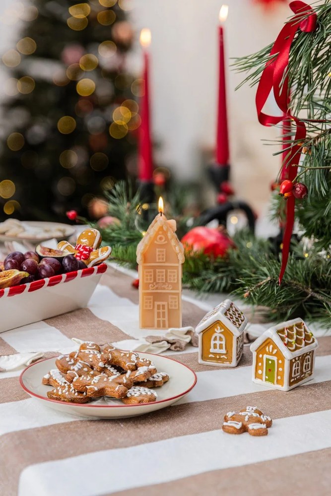 Kremowe kamionkowe talerze deserowe ze świątecznym motywem zestaw 2 szt. ø 16 cm Jolly – Bloomingville