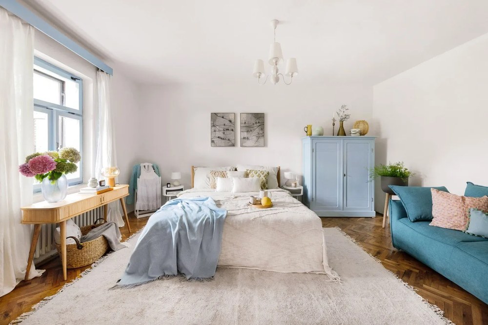 Biało-brązowa lampa stołowa z ceramiki i tkaniny Reality Martin, wys. 29 cm