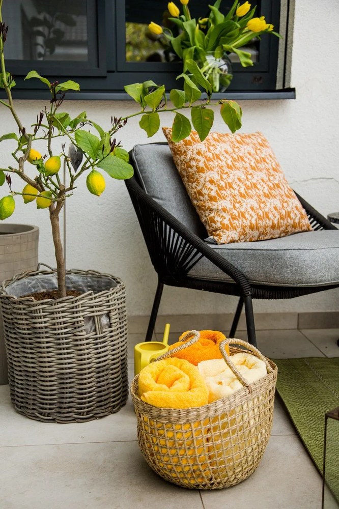 Czarny fotel ogrodowy Bonami Selection North