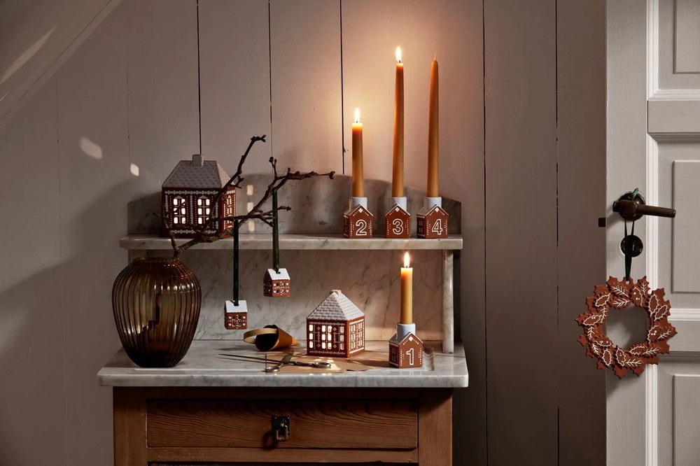 Ceramiczny świecznik na świeczkę typu tealight Gingerbread Lighthouse – Kähler Design