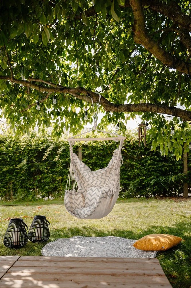 Kremowy tapicerowany wiszący fotel ogrodowy Tobago – Garden Pleasure