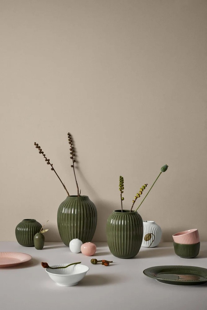 Biały porcelanowy wazon Kähler Design Poppy, wys. 13 cm