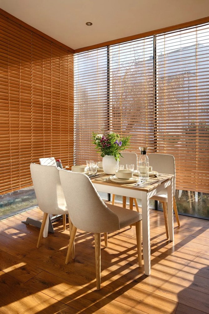 Beżowe krzesło Rosie – Kave Home