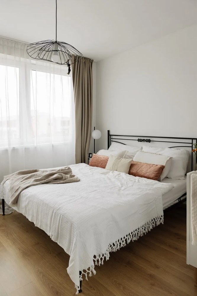 Czarna lampa wisząca Squid Lighting Root, wys. 111 cm