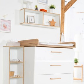 Biała niska komoda dziecięca w dekorze dębu z przewijakiem 119x100 cm Ava – Roba