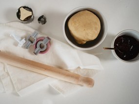 Biała lniana ściereczka Linen Tales, 65x45 cm