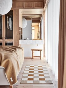 Koc z mieszanki wełny w kolorze ochry 140x200 cm Ylva Ochre – Pappelina