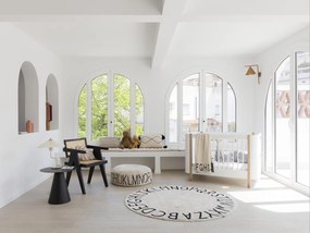 Kremowy dziecięcy worek do siedzenia ABC – Lorena Canals