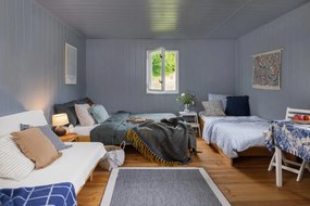 Biały stołek z drewna kauczukowego ze schodkiem Corg – Bonami Selection