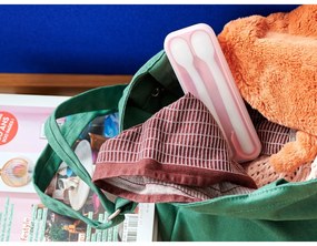 Biało-jasnoróżowe plastikowe łyżeczki dla dzieci zestaw 2 szt. Flowers &amp; butterflies – Mepal