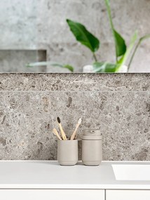 Beżowy betonowy dozownik do mydła Time – Zone