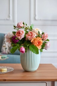 Biały stolik z drewna sosnowego z naturalnym blatem Støraa Inda