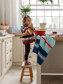 Podnóżek z drewna tekowego Kave Home Safara