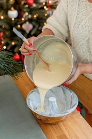 Forma do pieczenia z litego aluminium w kolorze złota Bonami Selection Rosa