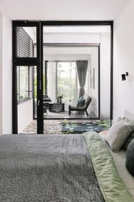 Czarny stolik z drewna dębowego Woodman Drum, ø 83 cm