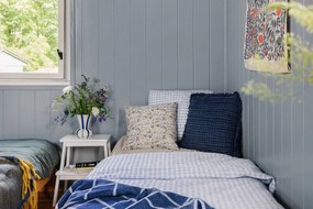 Biały stołek z drewna kauczukowego ze schodkiem Corg – Bonami Selection