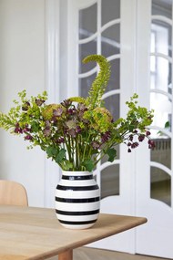 Czarno-biały kamionkowy wazon Kähler Design Omaggio, wys. 20 cm