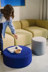 Niebieski wełniany puf Folk – noo.ma