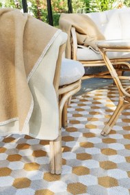 Koc z mieszanki wełny w kolorze ochry 140x200 cm Ylva Ochre – Pappelina