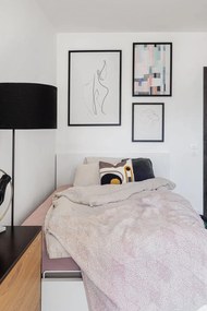 Czarno-naturalna niska komoda w dekorze dębu 120x82 cm Seaford – Actona