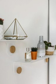 Biała półka ze stali z detalem z drewna dębowego z 2 haczykami Gazzda Hook, dł. 50 cm