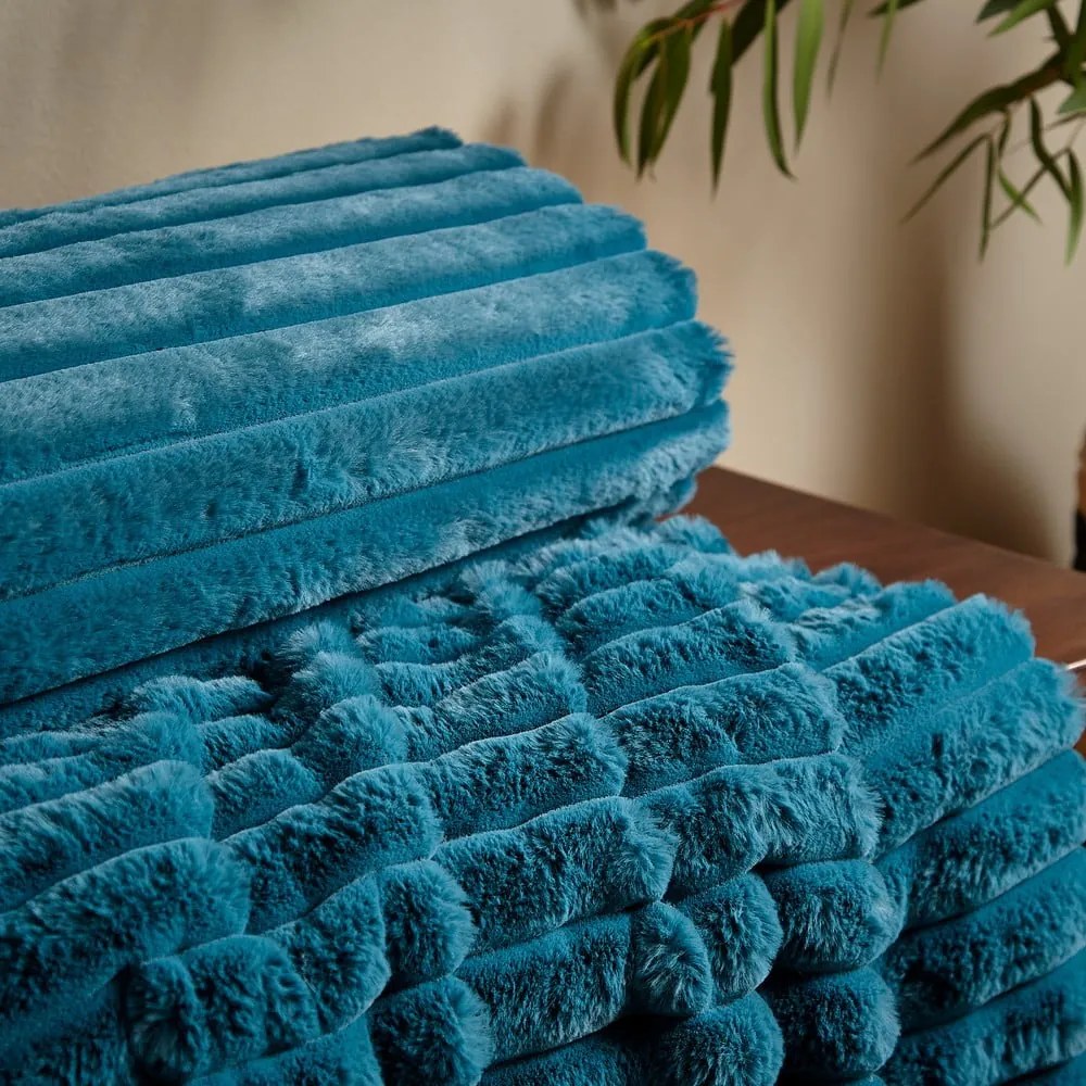 Koc z mikropluszu 130x170 cm Cosy Ribbed – Catherine Lansfield