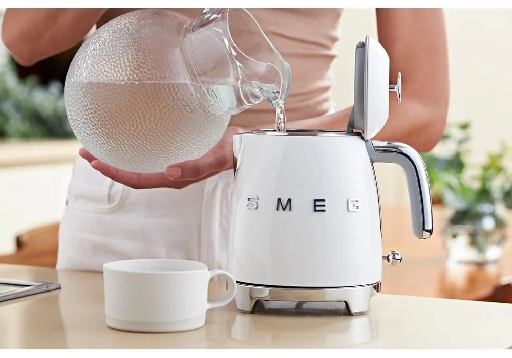 Biały czajnik elektryczny ze stali nierdzewnej 800 ml Retro Style – SMEG