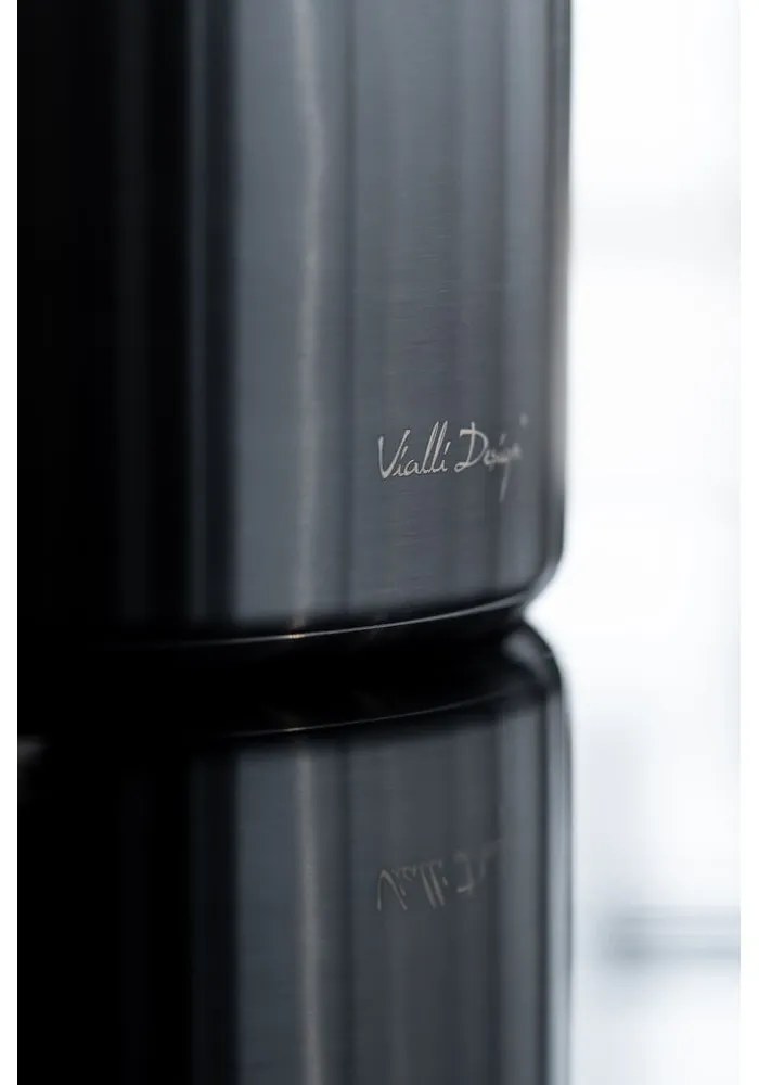 Czarny czajnik z gwizdkiem Vialli Design Diamante, 1,5 l