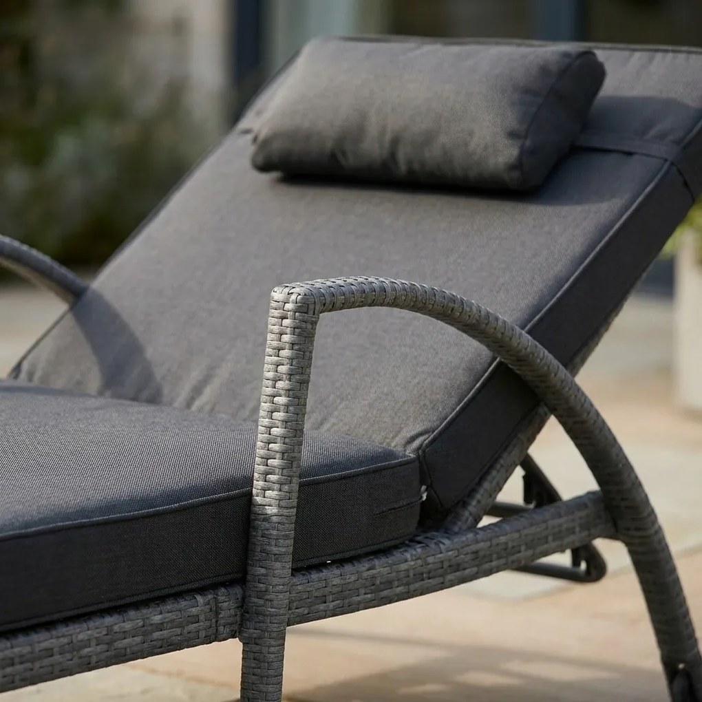 Zestaw 2 leżaków ogrodowych technorattan Ravello, szary, poduszki szare