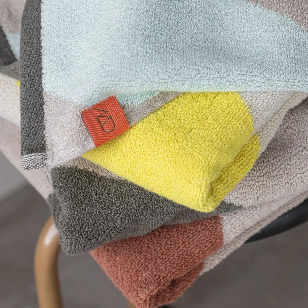 Żółty ręcznik kąpielowy frotte z bawełny organicznej 70x133 cm Diagonal – Mette Ditmer Denmark