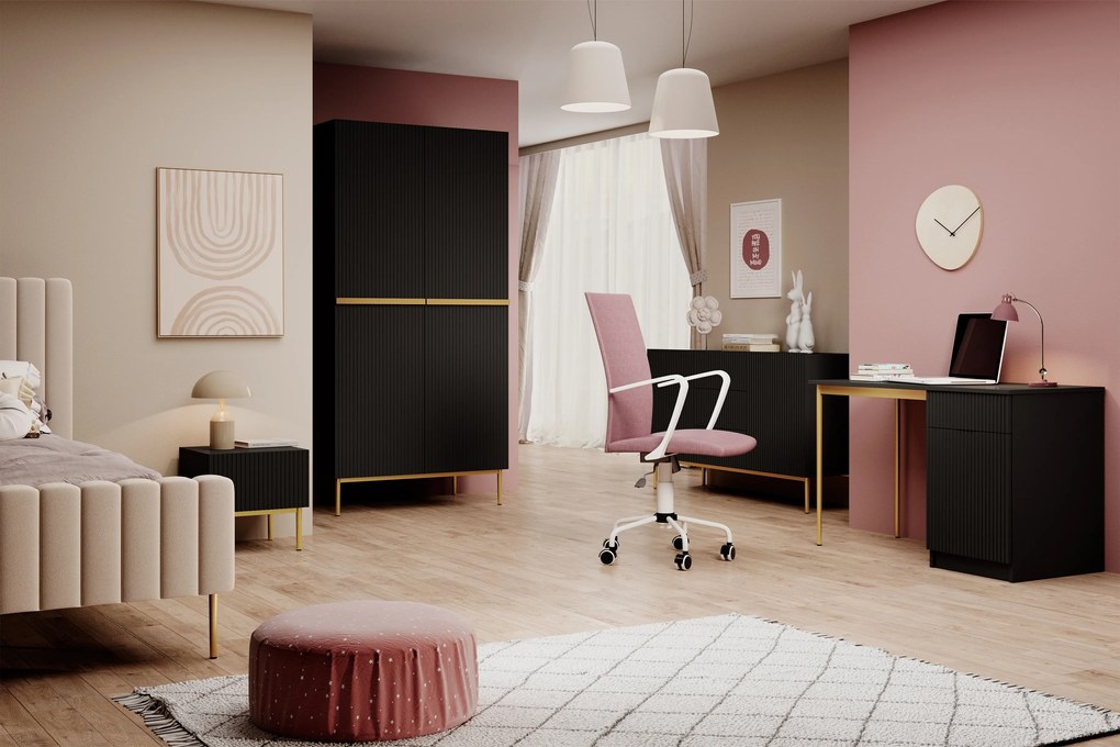 Komoda Nicole 150 cm z szufladami i ryflowanym frontem - czarny mat / złote nóżki