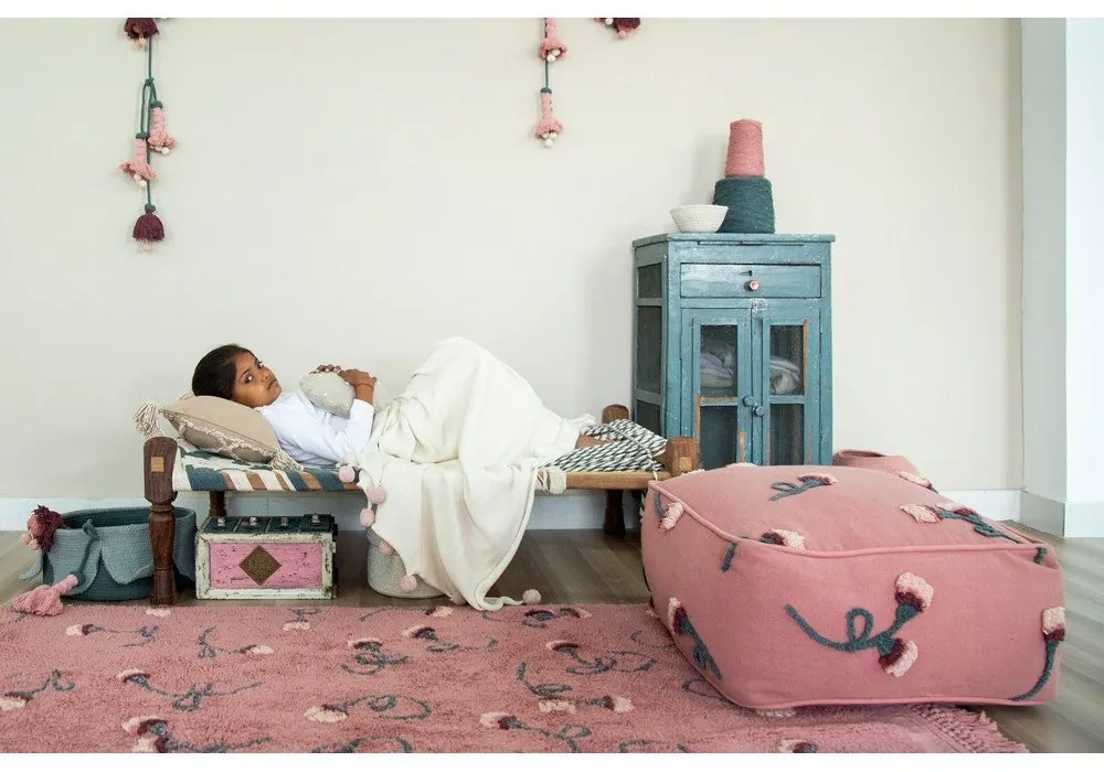 Różowy dziecięcy worek do siedzenia English Garden – Lorena Canals