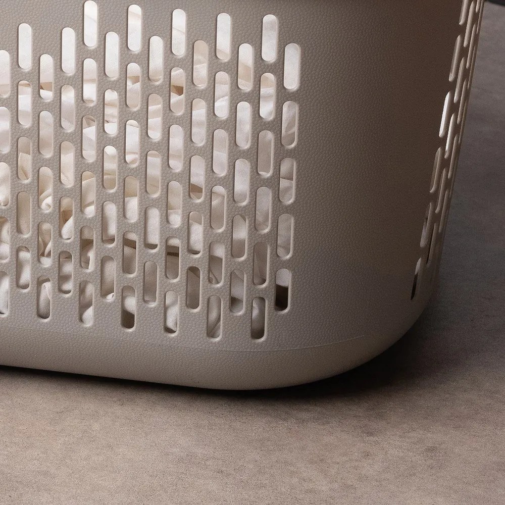 Jasnobrązowy plastikowy kosz na pranie 45 l – Addis