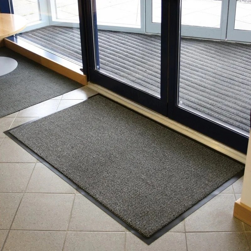 Wycieraczka polipropylenowa czyszcząca na podkładzie gumowym, 90 x 150 cm, szara