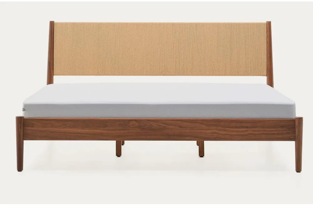 Ciemnobrązowe łóżko dwuosobowe z litego drewna orzechowego ze stelażem 180x200 cm Elan – Kave Home