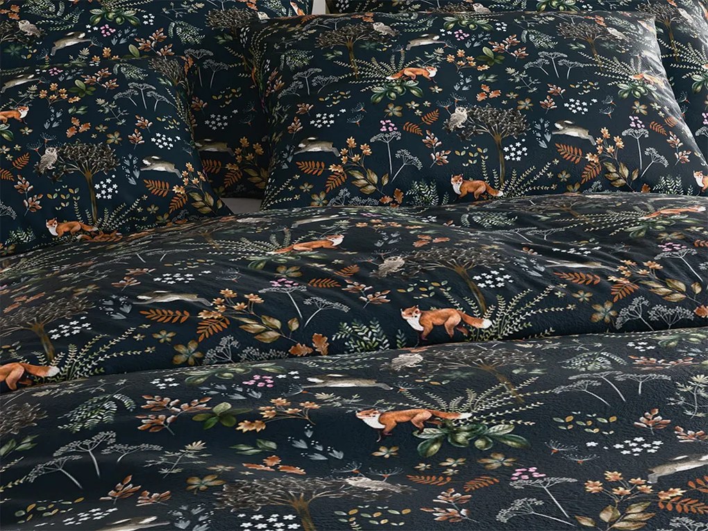 PrzytulneMieszkanie.pl PrzytulneMieszkanie.pl PrzytulneMieszkanie.pl Zestaw pościeli z mikropluszu THE FOX AND THE HARE ciemnozielony + prześcieradło z mikropluszu SOFT 90x200 cm białe, pojedyncze łóżko