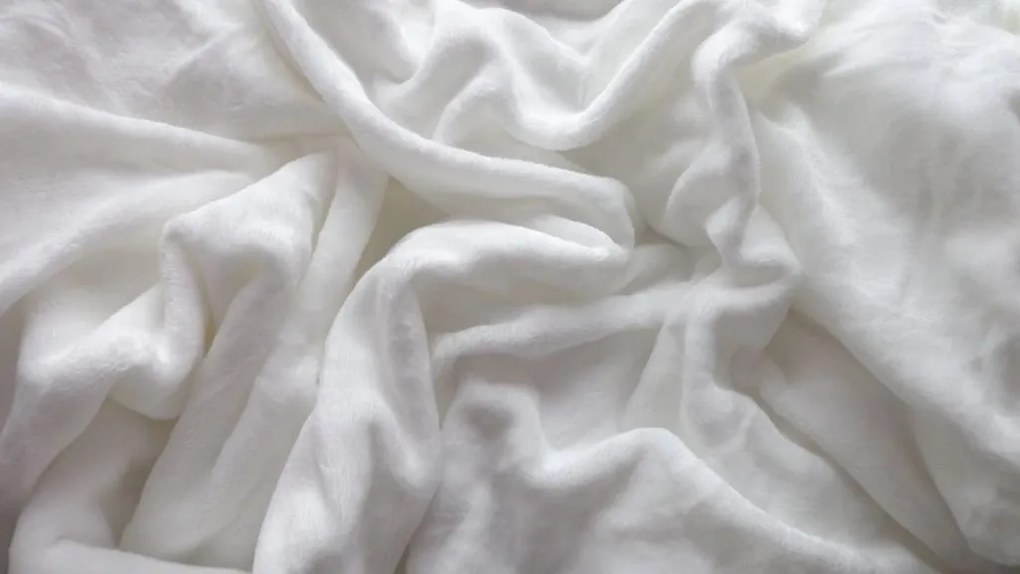 PrzytulneMieszkanie.pl Prześcieradło z mikropluszu SOFT 140x200 cm białe