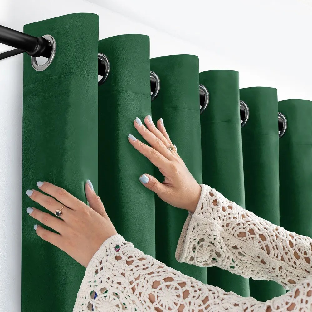 Zielona aksamitna zasłona częściowo zaciemniająca (dimout) 530x270 cm Velto – Filumi