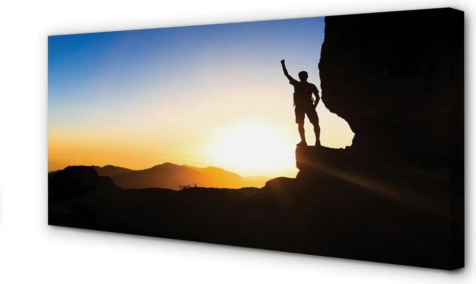 Obraz drukowany na płótnie Człowiek w Górach o Zachodzie