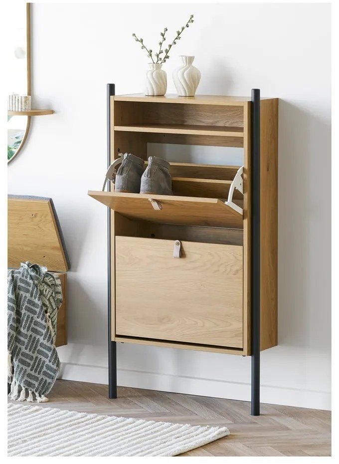Uchylna szafka na buty w dekorze dębu w naturalnym kolorze 62x118x26 cm Barco – House Nordic