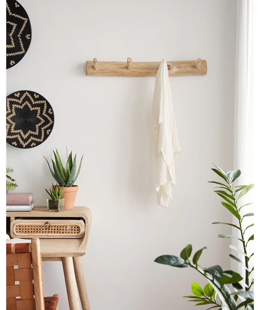 Wieszak ścienny z litego drewna tekowego w naturalnym kolorze 63 cm Gaillech – Kave Home