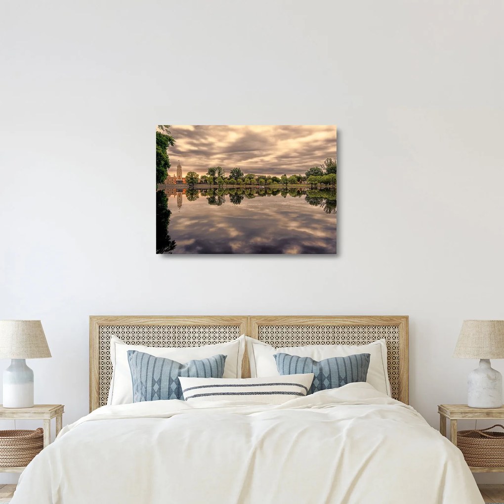 Obraz na szkle - jezioro i drzewa (70x50 cm)