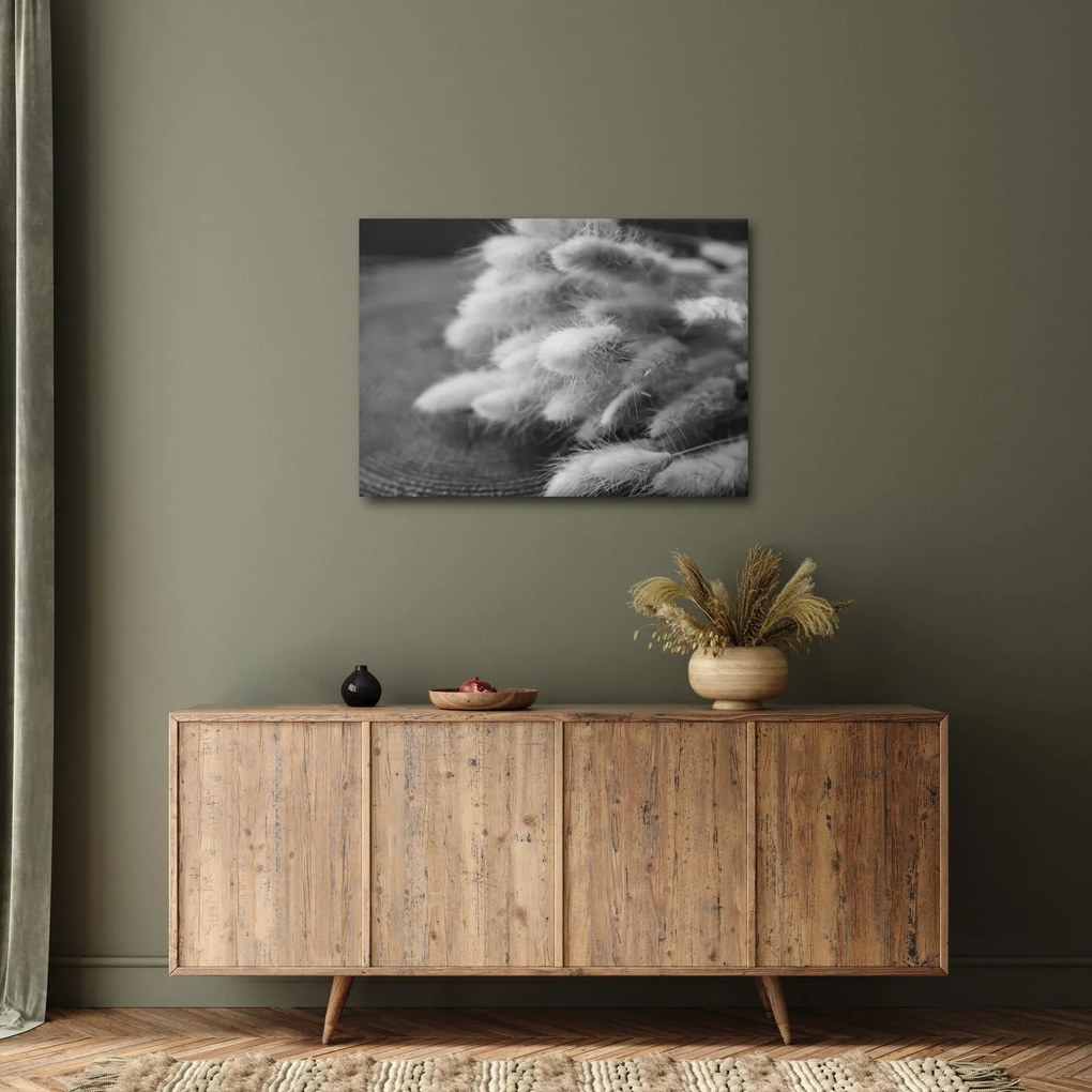 Obraz - trawa z króliczym ogonkiem na stole (70x50 cm)