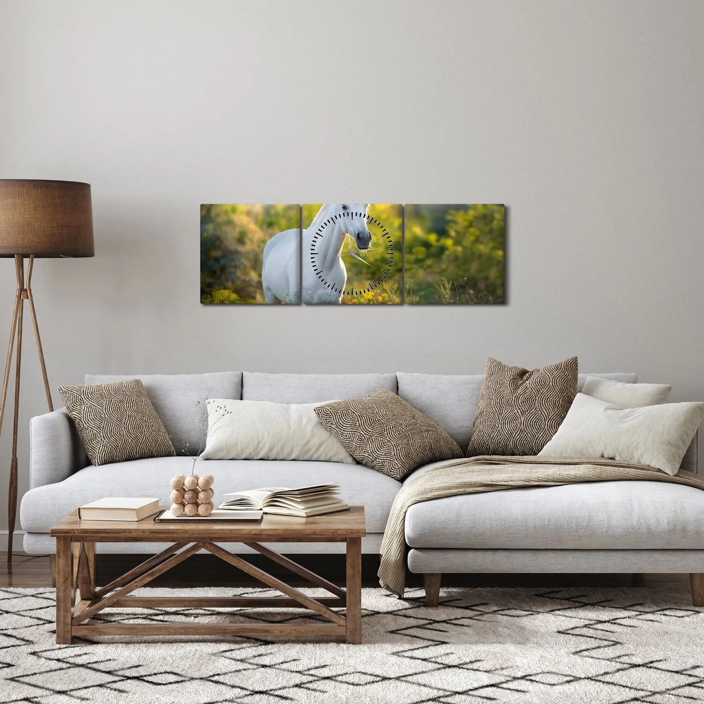 Obraz białego konia na łące (z zegarem) (90x30 cm)