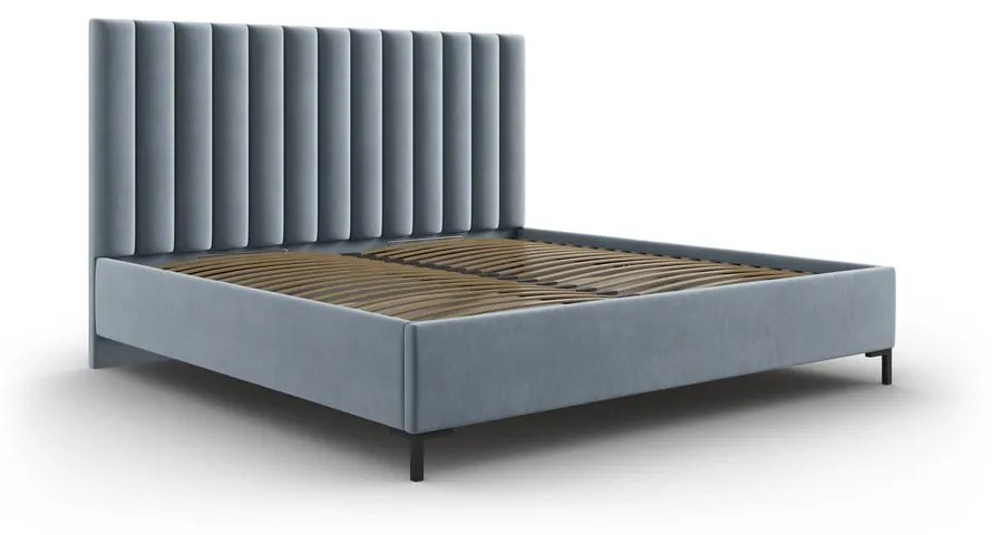 Jasnoniebieskie tapicerowane łóżko dwuosobowe ze schowkiem i stelażem 160x200 cm Casey – Mazzini Beds